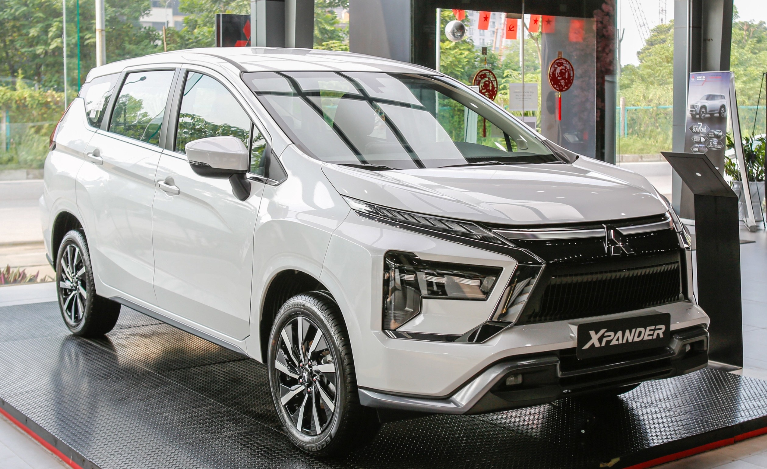 2loat-suv-mpv-va-ban-tai-giam-manh-phi-truoc-ba-uu-dai-toi-100-trong-thang-11-1763347837.jpg
