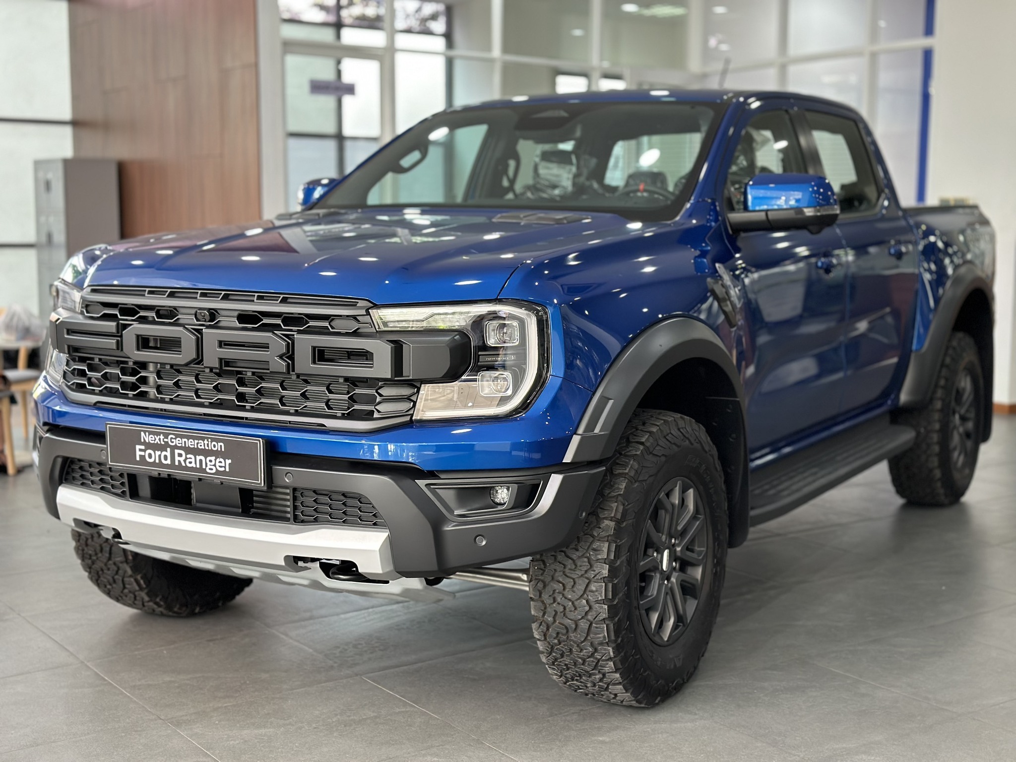Ford Ranger Raptor Sport 2025 ra mắt: Hầm hố và mạnh mẽ hơn