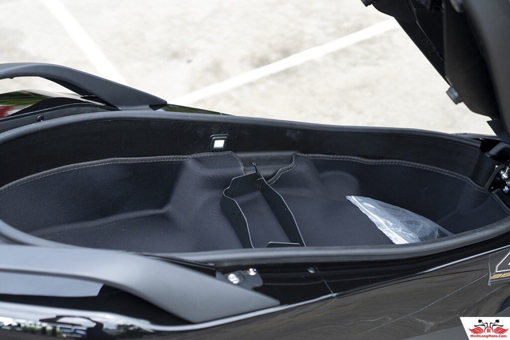 ‘Siêu xe ga’ 368cc mới ra mắt tại Việt Nam, ‘hạ đo ván’ Honda SH với giá hấp dẫn và trang bị xịn sò ảnh 11