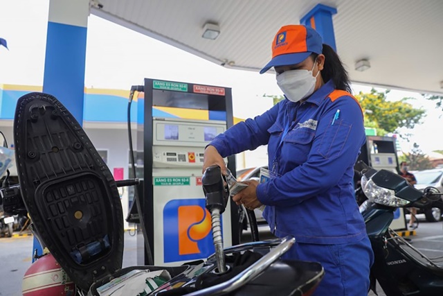 Cập nhật giá xăng dầu hôm nay 17/11: Giảm do dư thừa nguồn cung, dự báo sẽ có nhiều biến động