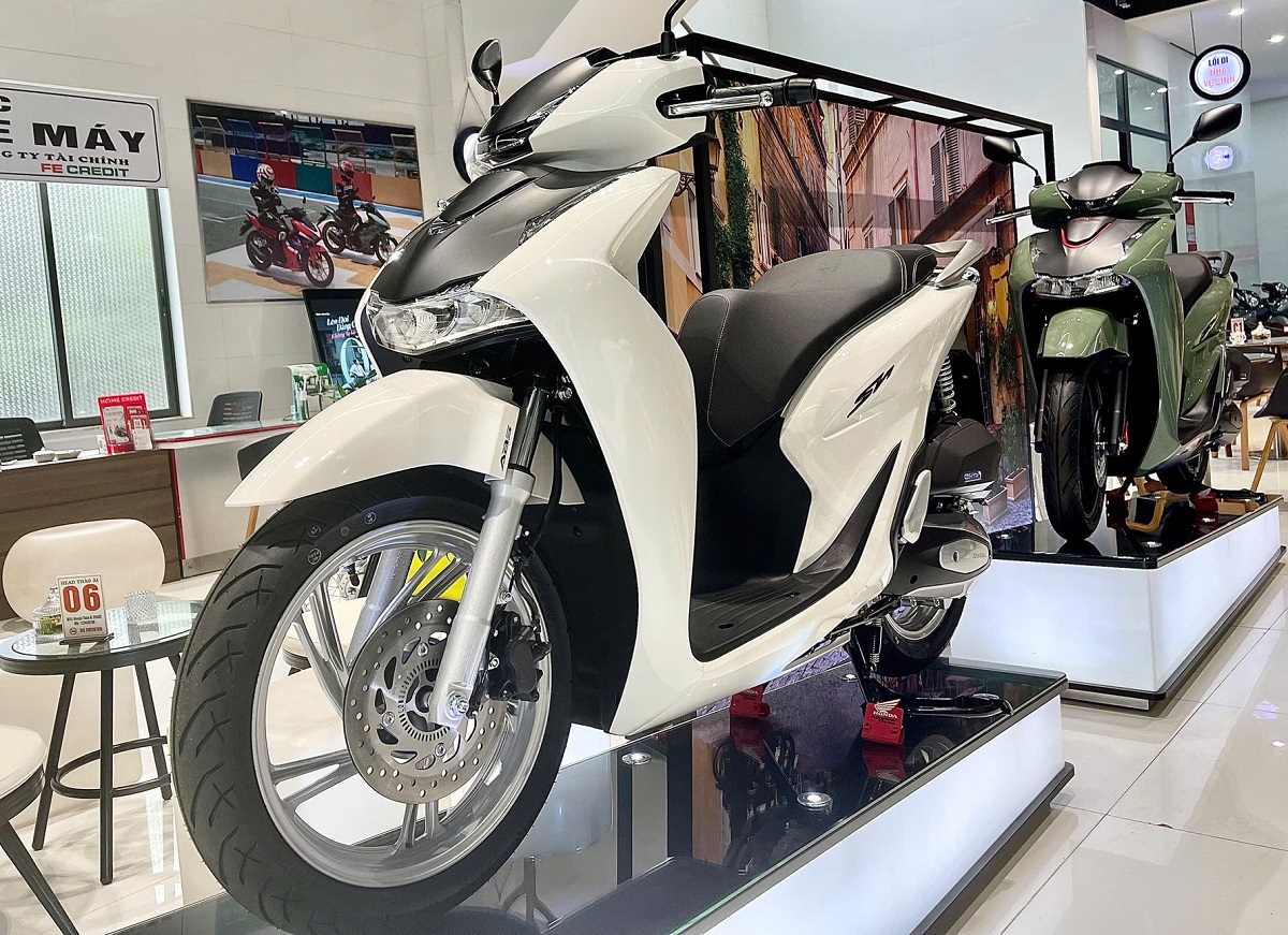 Bảng giá xe Honda SH 2026 giữa tháng 11/2025 cực hấp dẫn: Dân tình ồ ạt săn đón vì rẻ hơn cả SH 2025