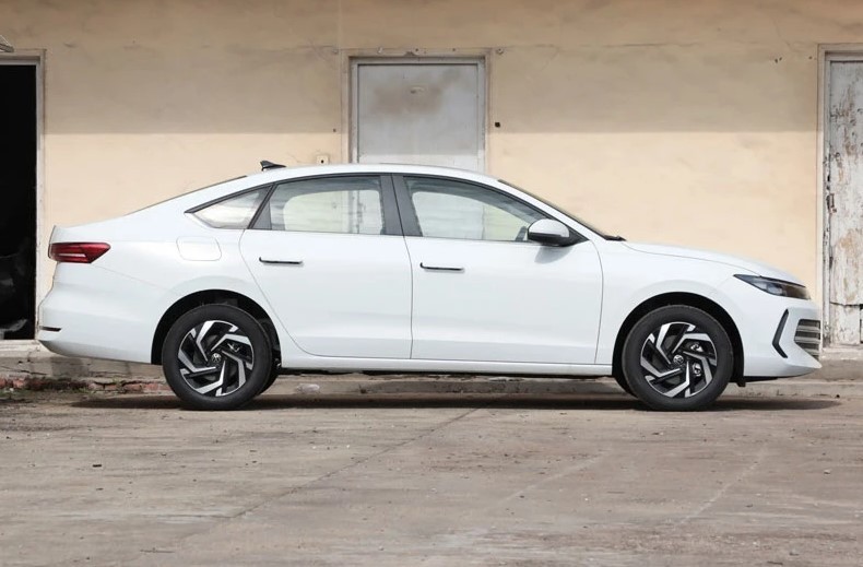 Tin xe hot 18/11: &lsquo;Khắc tinh&rsquo; của Honda SH ch&iacute;nh thức ra mắt, c&oacute; ABS 2 k&ecirc;nh v&agrave; TCS xịn hơn Air Blade ảnh 2