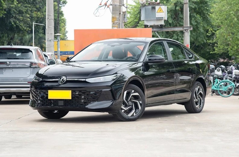 &lsquo;Vua sedan&rsquo; cỡ C của Đức ra mắt, 'hạ đo v&aacute;n' Mazda3 với gi&aacute; 329 triệu đồng rẻ hơn Hyundai Grand i10 ảnh 1