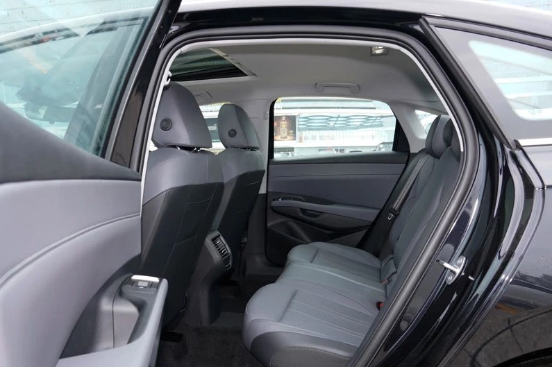 &lsquo;Vua sedan&rsquo; cỡ C của Đức ra mắt, 'hạ đo v&aacute;n' Mazda3 với gi&aacute; 329 triệu đồng rẻ hơn Hyundai Grand i10 ảnh 8