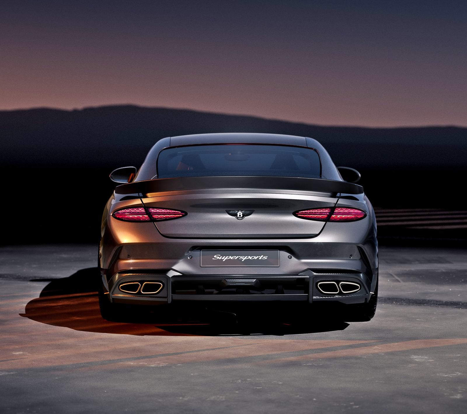 bentley-bat-ngo-tai-sinh-supersports-chi-co-dung-500-chiec-tren-toan-cau8-1763523665.jpg