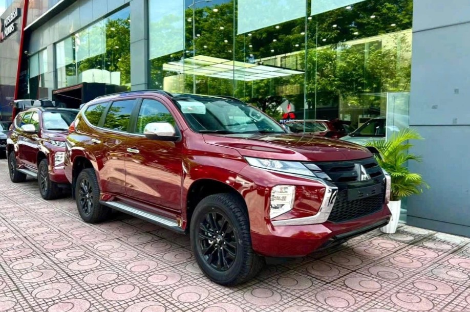 Mitsubishi Pajero Sport đe nẹt Fortuner và Ford Everest bằng giá lăn bánh cực rẻ giữa tháng 11/2025