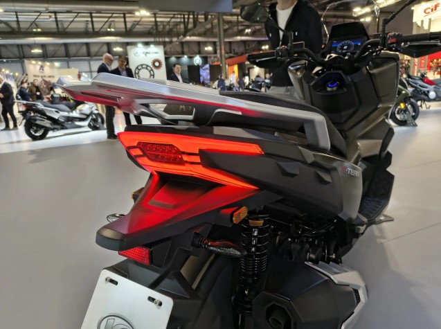 ‘Ông hoàng xe ga’ mới chính thức trình làng, gây sốt với trang bị chất như Honda SH, giá cạnh tranh