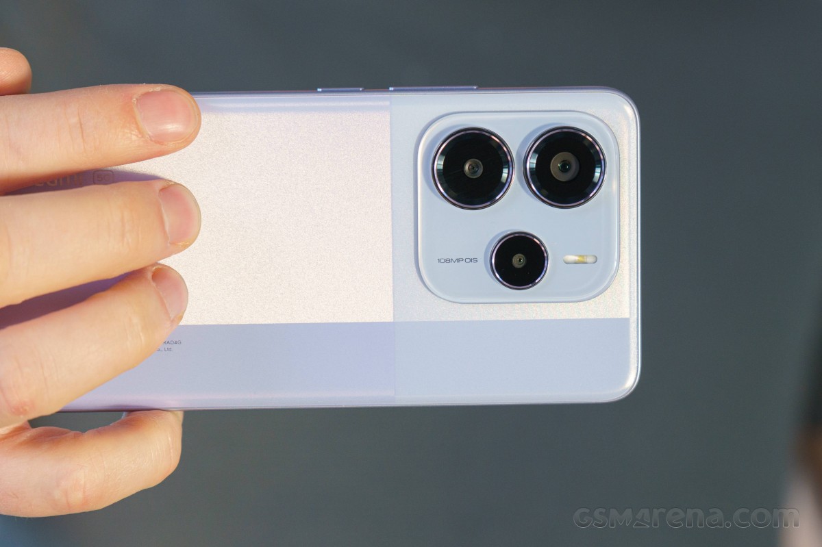 Đây là cực phẩm Android 3 mắt như iPhone 17 Pro, giá dưới 5 triệu, màn 120Hz ngang cơ iPhone 17