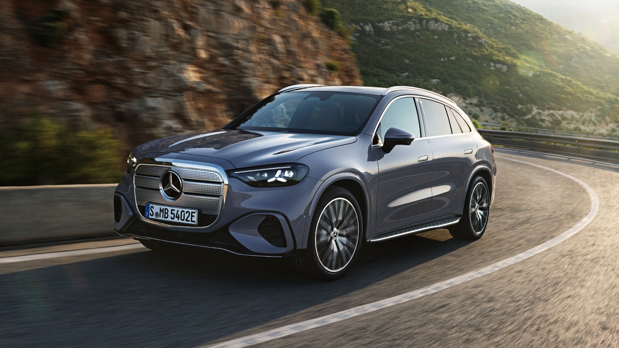 Mercedes-Benz GLC EV sắp có bản hiệu suất \'khủng\' 900 mã lực, thách thức cả siêu xe