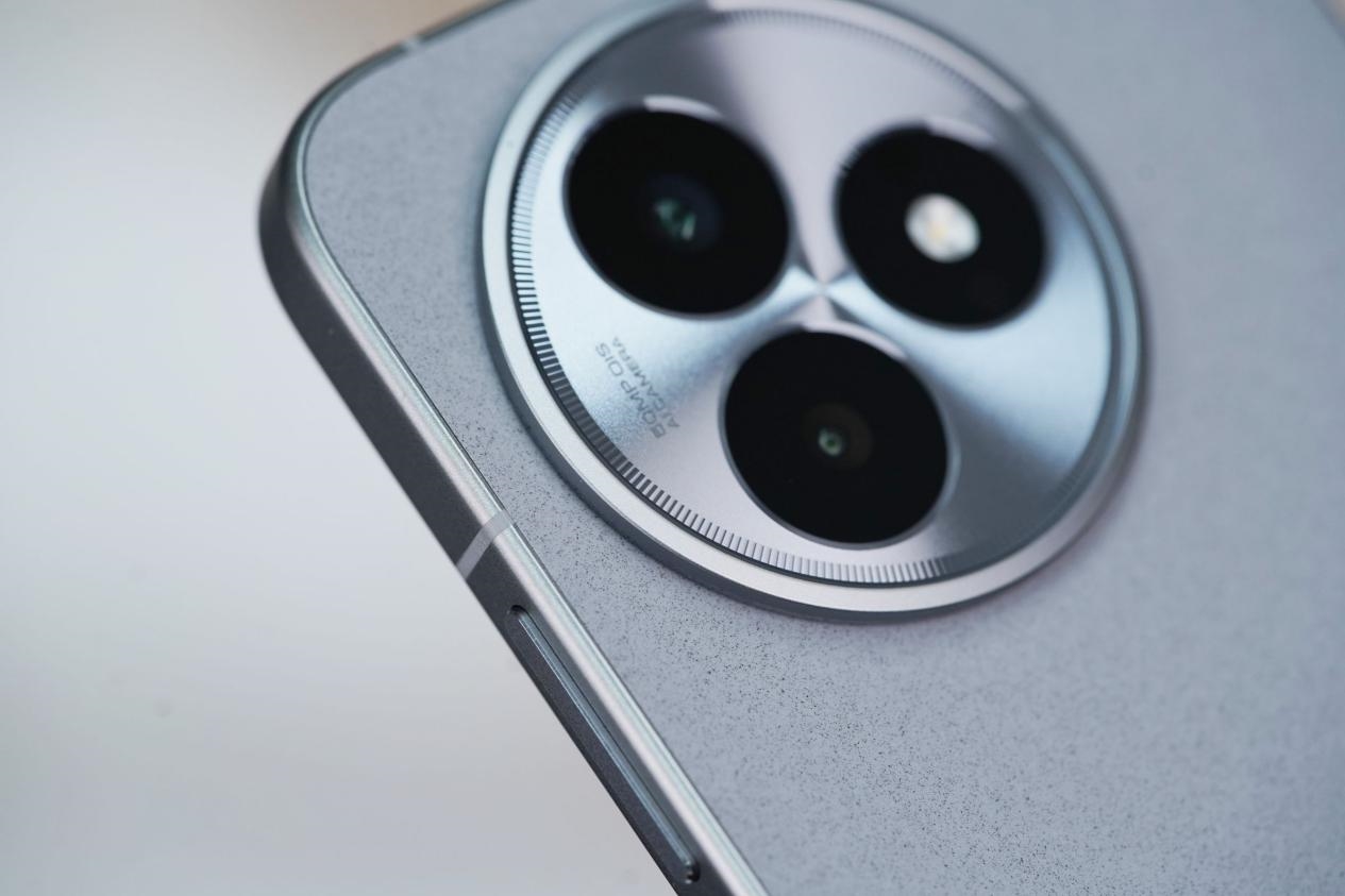 Redmi K90 Ultra nâng cấp mạnh với màn 165Hz, pin 8000 mAh bỏ xa iPhone 17 Pro Max, Galaxy S25 Ultra