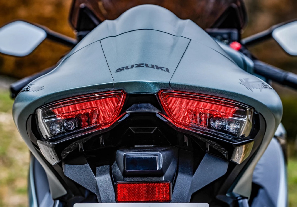 Tin xe máy 20/11: ‘Huyền thoại côn tay’ của Suzuki ra mắt, đẳng cấp vượt thời gian, có ABS, giá mềm