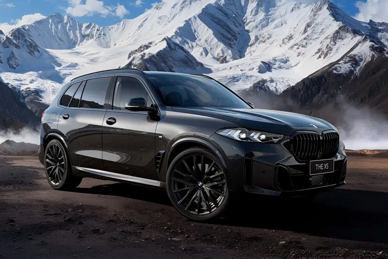 1bmw-x5-thay-ao-voi-mau-den-huyen-bi-suv-the-thao-381-ma-luc-noi-that-tien-nghi-cong-nghe-hien-dai-1763693828.jpg