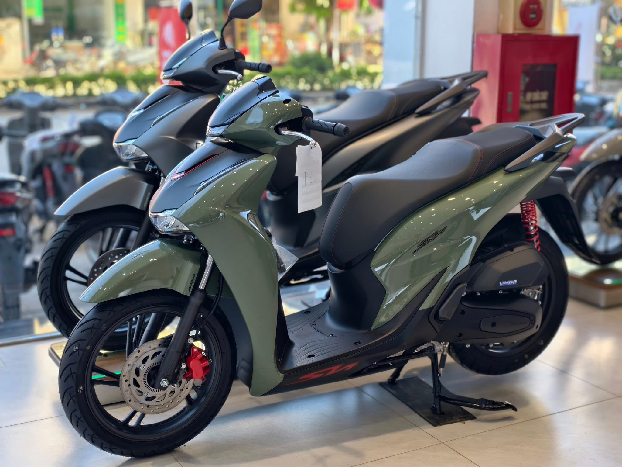 Bảng giá xe máy Honda giữa tháng 11/2025 giảm không phanh: SH, SH Mode rẻ khó tin, Vision \'chạm đáy\'