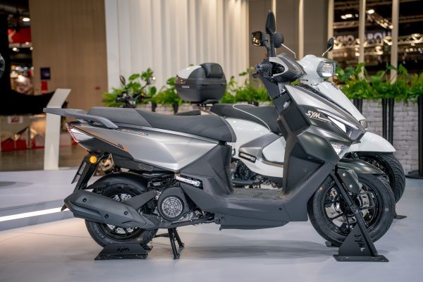 Khắc chế Honda Air Blade, ‘ông hoàng xe ga’ 125cc mới xịn như SH ra mắt, hứa hẹn gây sốt bằng giá rẻ ảnh 2