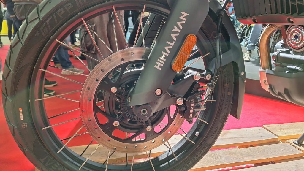 Đẳng cấp vượt xa Yamaha Exciter và Honda Winner R, ‘vua côn tay’ 452cc mới ra mắt với giá bán cực rẻ ảnh 5