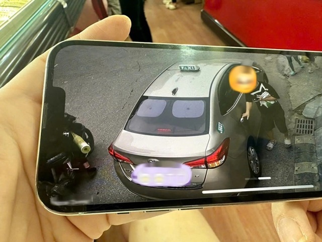 Camera ghi lại cảnh nam thanh niên 18 tuổi bất ngờ bị nhóm người lạ yêu cầu tới khách sạn để ‘làm việc kín’