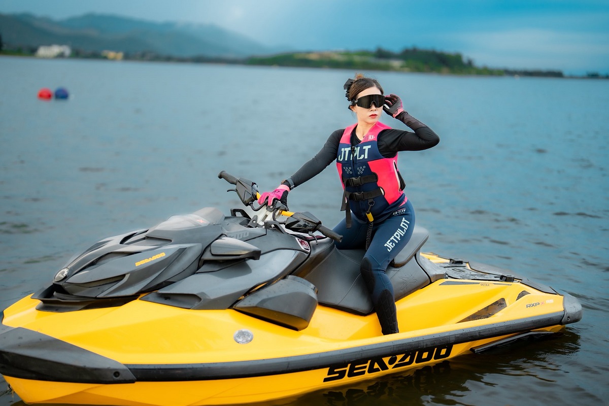 Gây tranh cãi khi cứu trợ miền trung trước SEA Games 33, hot girl của thể thao Việt Nam đáp trả căng