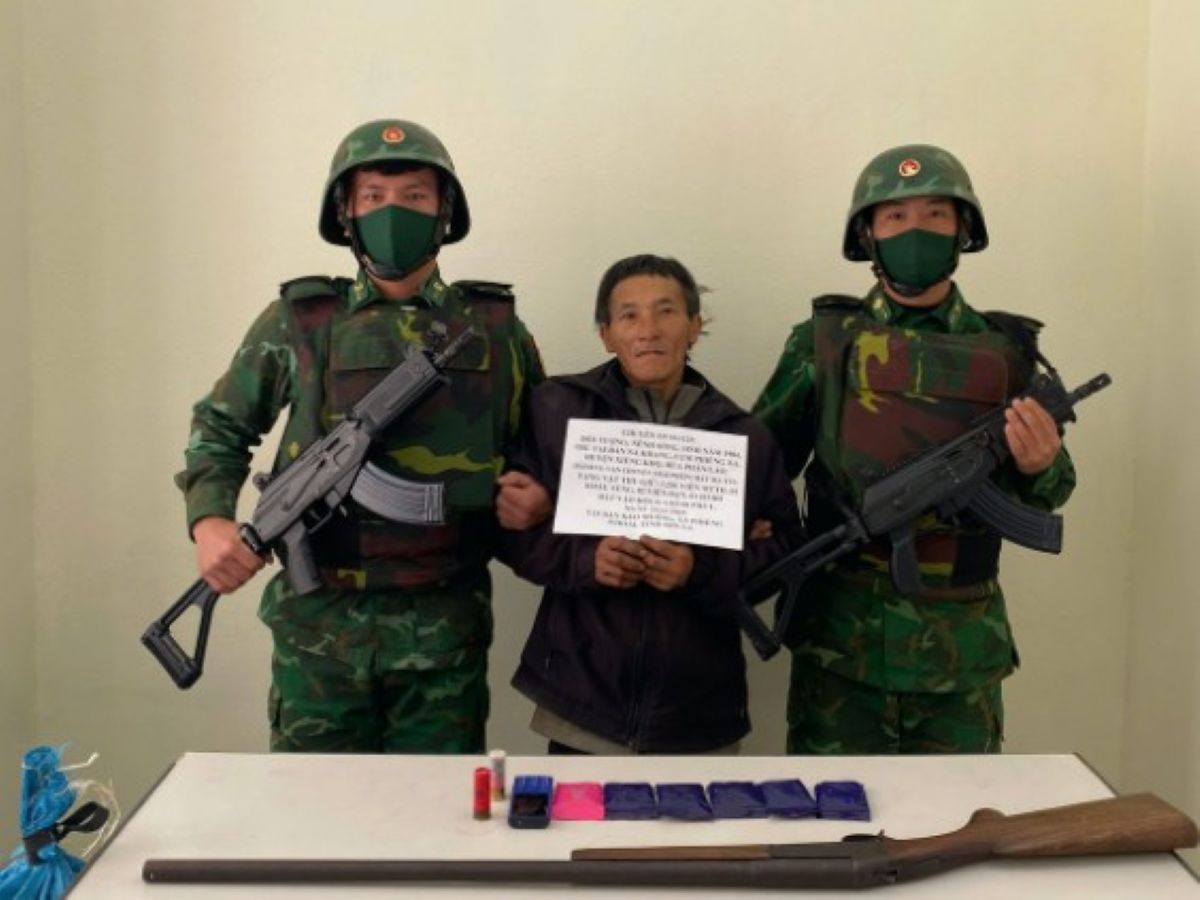 Chỉ vì 10 triệu, người đàn ông nước ngoài liều lĩnh vận chuyển 1.200 viên ma túy sang Việt Nam