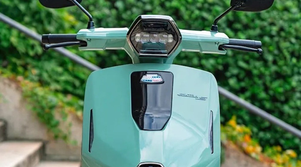 Tin xe trưa 27/11: ‘Cơn ác mộng của Honda SH’ ra mắt với giá cạnh tranh, gây sốt vì thiết kế quá đẹp