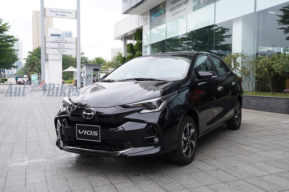 Khách Việt ùn ùn săn đón Toyota Vios vì giá lăn bánh cuối tháng 11/2025 rẻ át vía Hyundai Accent