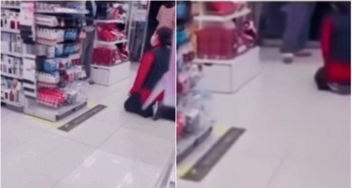 Nhân viên cửa hàng phải quỳ gối xin lỗi vì nhắc nhớ đứa trẻ, phản ứng của người mẹ gây sốc