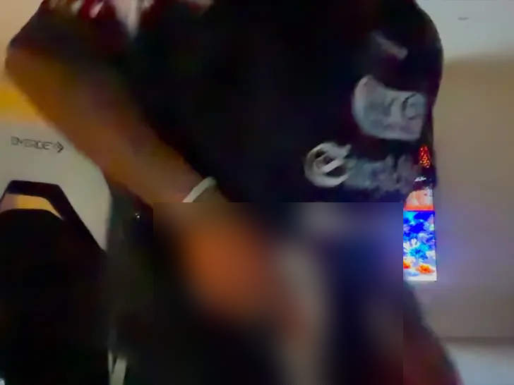 Xôn xao nam ca sĩ J bị bắt khẩn cấp