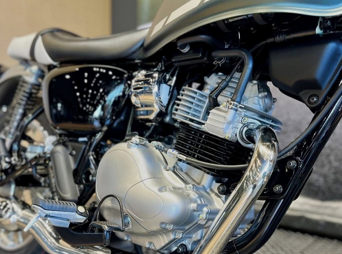 ‘Huyền thoại côn tay’ mới của Nhật chính thức ra mắt tại Việt Nam: Đại chiến Honda Winner R, giá mềm