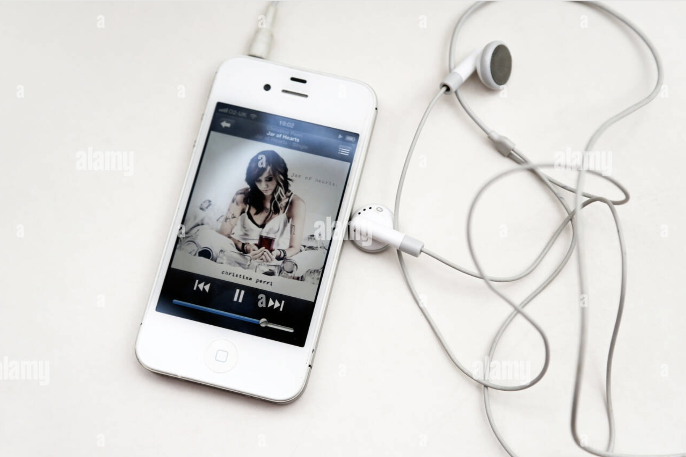 Mẫu iPhone huyền thoại hàng chục năm trước nay trở thành máy nghe nhạc giá rẻ, được anh em săn đón