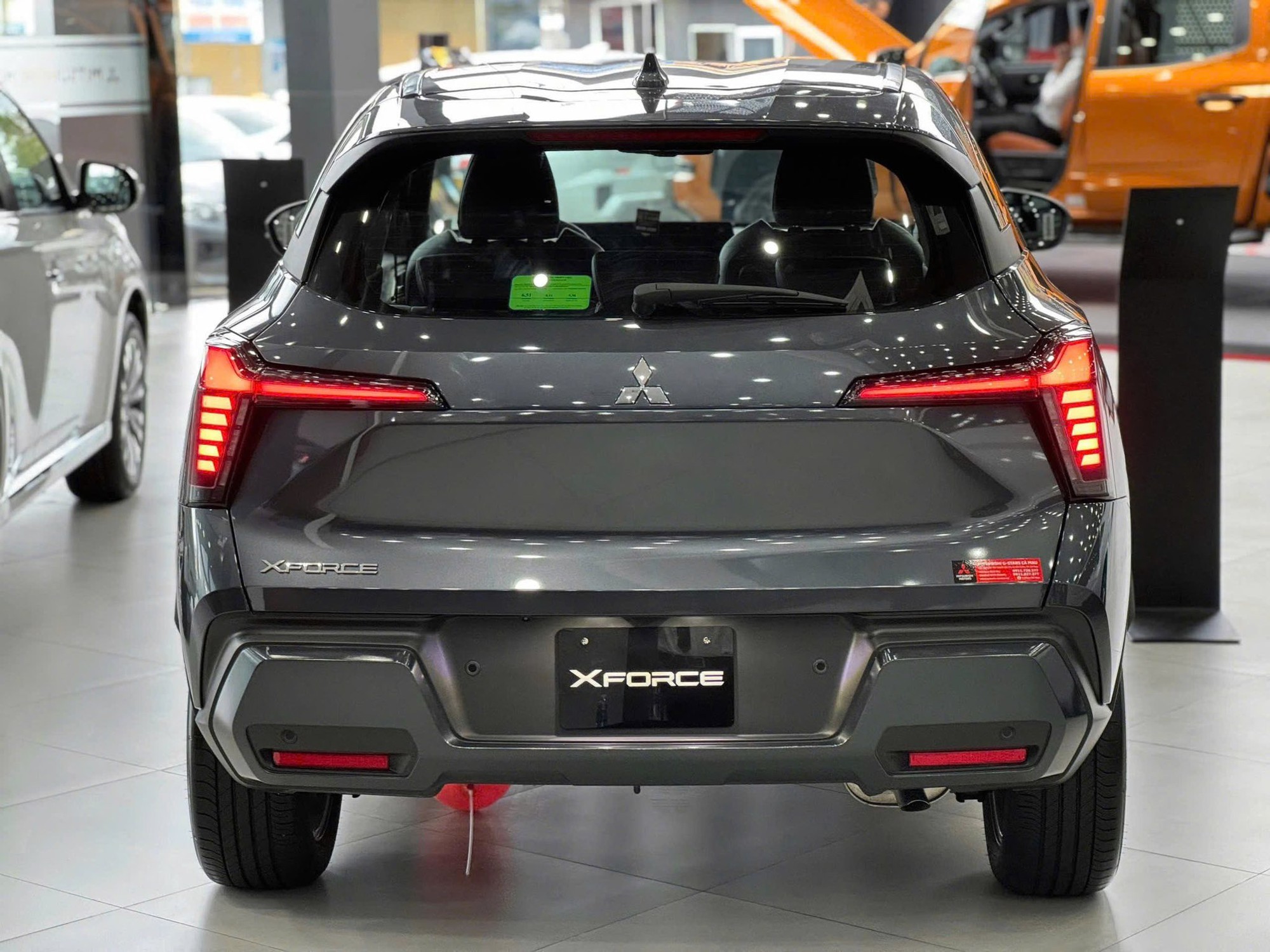 mitsubishi-xforce-giam-sau-gan-100-trieu-de-net-ca-yaris-cross-va-kia-sonet4-1764559186.jpg