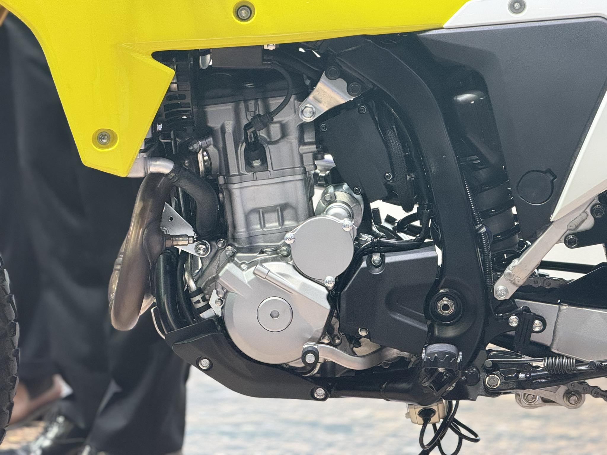 Suzuki chính thức ra mắt ‘huyền thoại côn tay’ mới chất hơn cả Honda Winner R và Exciter, giá dễ mua