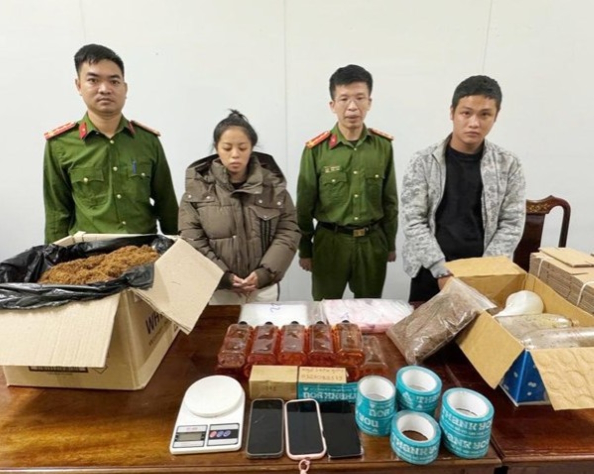 Bắt quả tang đôi nam nữ có quan hệ phức tạp, cùng nhau buôn \'chất hướng thần\' cực mạnh ở Hà Tĩnh