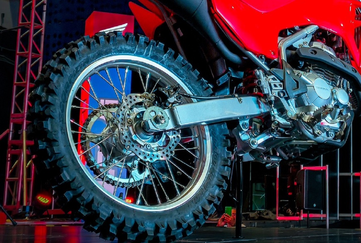 \'Vua côn tay\' mới tinh của Honda chính thức ra mắt: Thể thao hơn Winner R và Yamaha Exciter, giá mềm