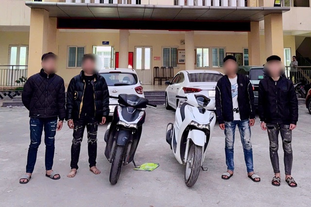 Nguồn cơn nhóm thanh niên vác dao đuổi chém người đi đường ở Hà Nội