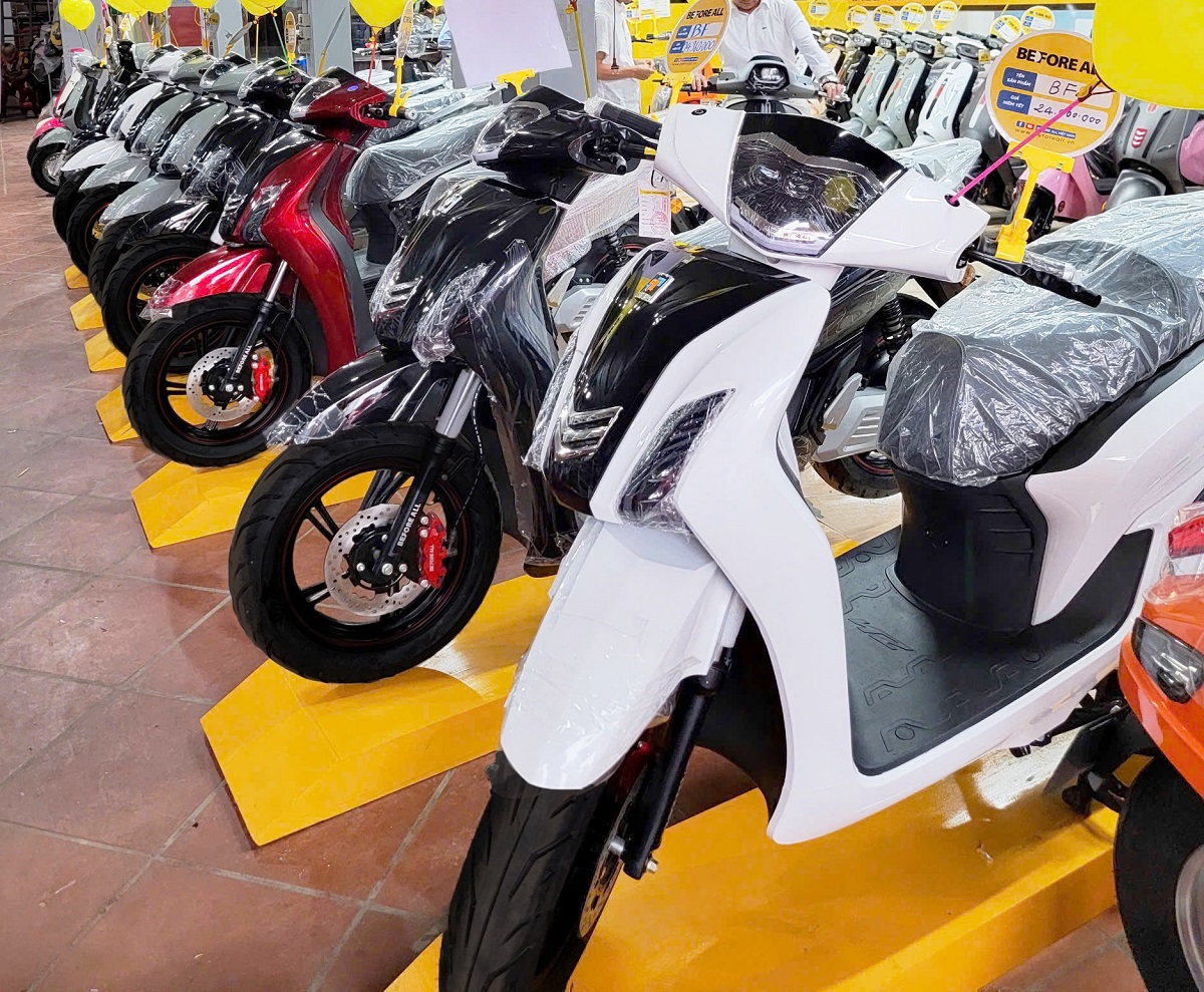 Tin xe máy 4/12: ‘SH phiên bản cỡ nhỏ’ chính thức về đại lý Việt, đẹp hơn SH Mode, giá 25 triệu đồng