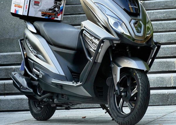 Tin xe 4/12: ‘Khắc tinh’ của Honda Air Blade ra mắt với trang bị ‘ăn đứt’ SH Mode, giá 26 triệu đồng