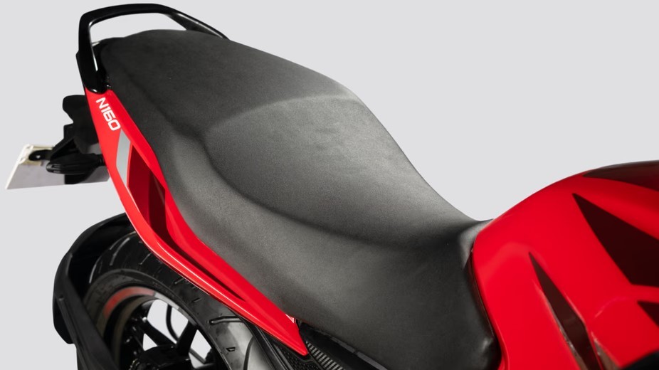 Hạ gục Yamaha Exciter và Honda Winner R, ‘vua côn tay’ 165cc mới ra mắt với giá chỉ 31 triệu đồng ảnh 4