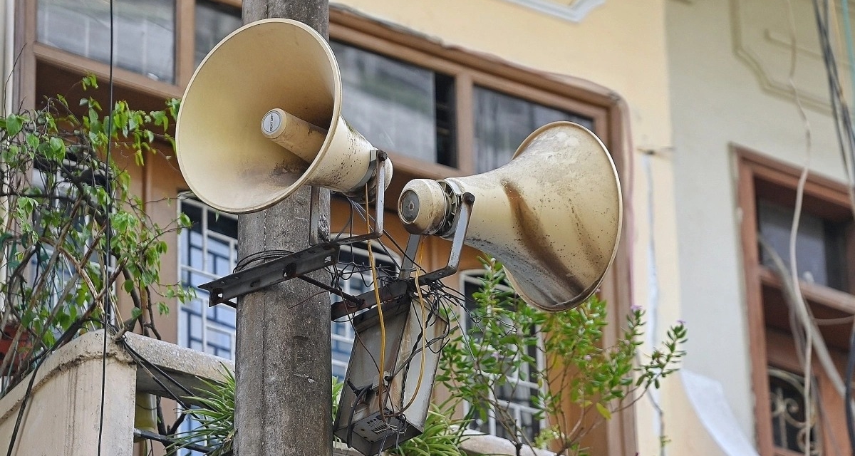 Người dân khó chịu vì phường phát loa lúc 4h30 sáng, câu trả lời của tổ dân phố ‘dở khóc dở cười’