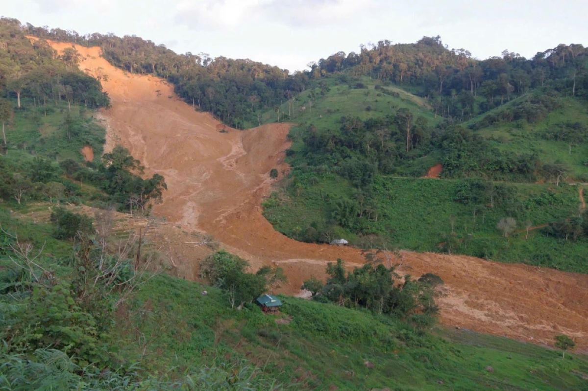 Quả đồi đổ ập giữa trời nắng ở Đà Nẵng: Thiên tai bất thường hay hệ quả mất rừng?