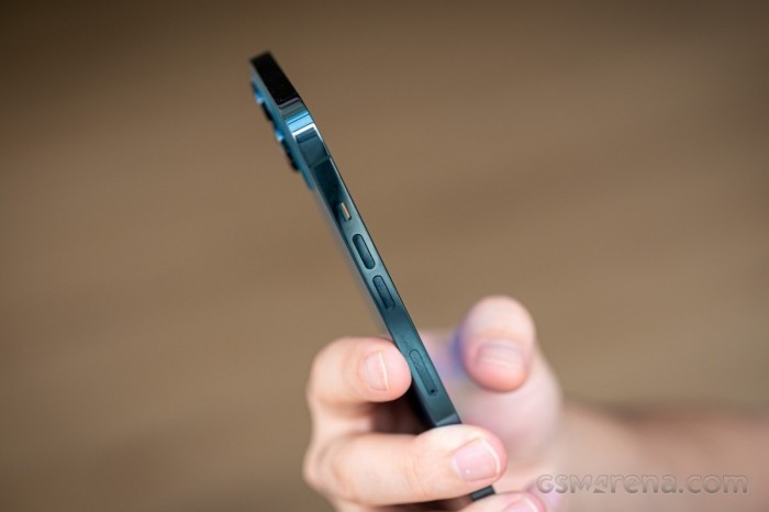 Đây là iPhone Pro Max viền thép phẳng giá rẻ nhất Việt Nam, độ sang còn cao hơn iPhone 17 Pro Max