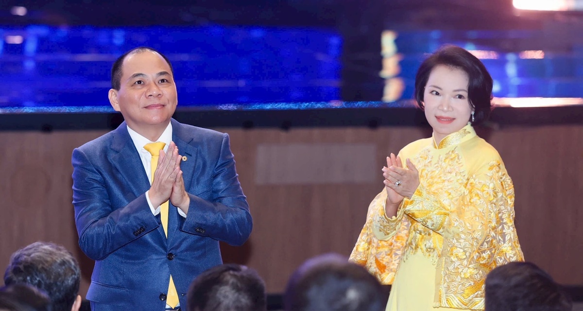 Sự đặc biệt trong khung hình 733 nghìn tỷ đồng của tỷ phú Phạm Nhật Vượng và vợ tại lễ trao giải VinFuture 2025