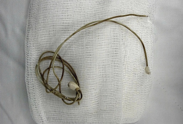 Nam sinh 16 tuổi làm theo video độc hại trên mạng, đưa dây sạc điện thoại vào niệu đạo để tìm ‘cảm giác lạ’