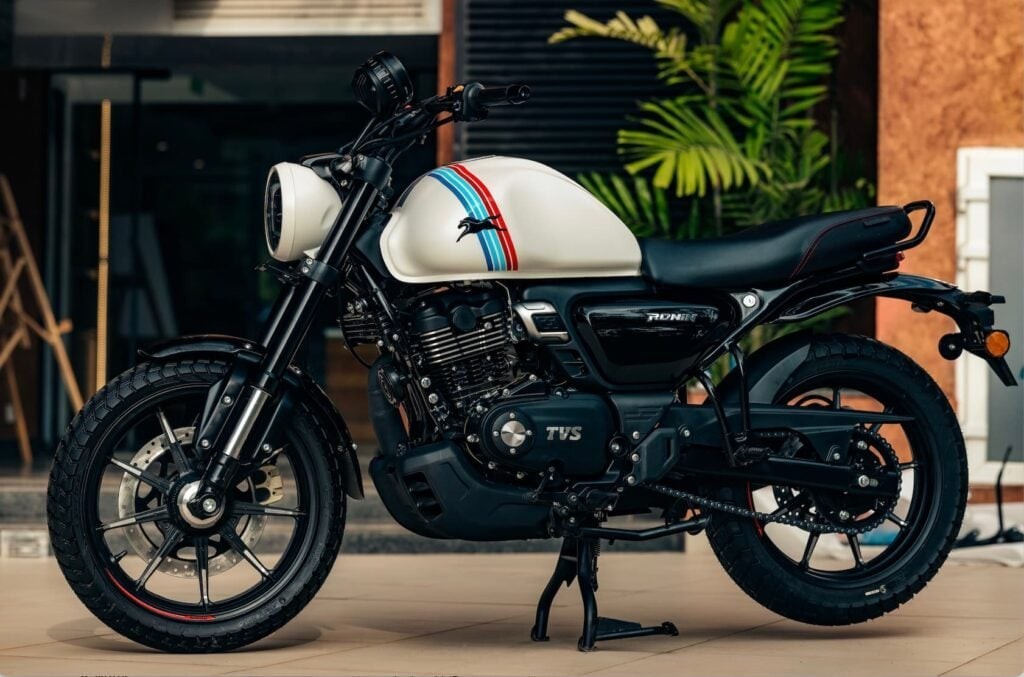 Tin xe trưa 8/12: Rẻ hơn Exciter và Winner R, ‘huyền thoại côn tay’ mới ra mắt với giá 33 triệu đồng ảnh 1