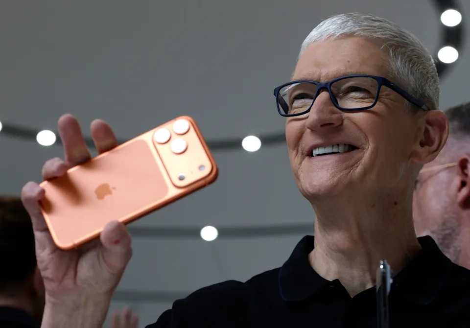CEO TimCook sắp nghỉ việc? Apple chịu biến động lớn chưa từng có!