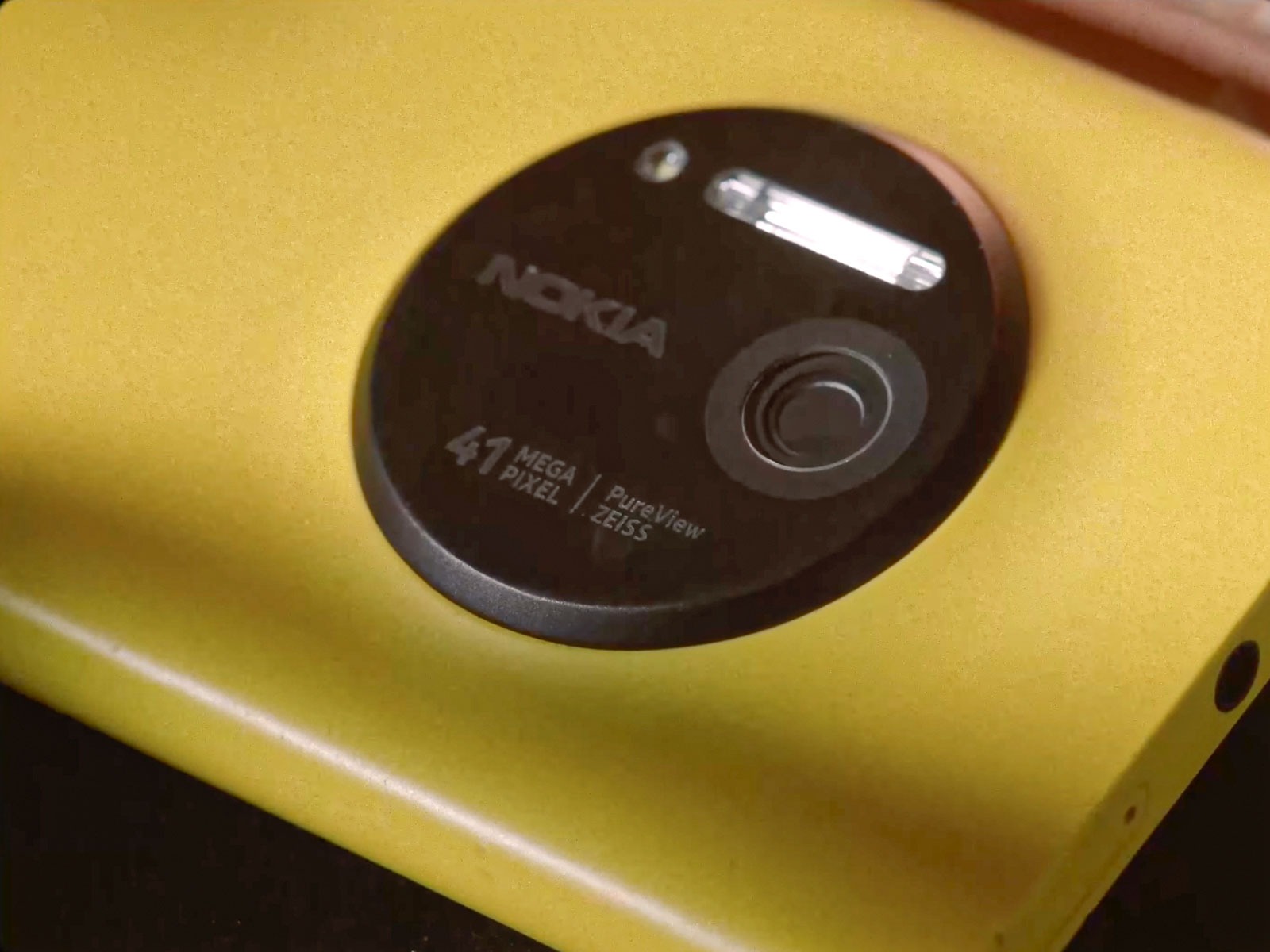 Không phải iPhone hay Android, đây mới chính là huyền thoại di động, siêu camera khuấy động thị trường