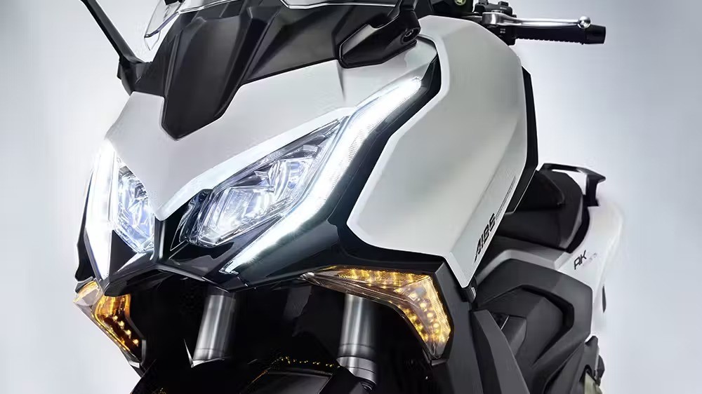 ‘Đè bẹp’ Honda SH, ‘chiến thần xe ga’ mới ra mắt với giá cực hấp dẫn, có đủ màn hình lớn, ABS và TCS ảnh 8