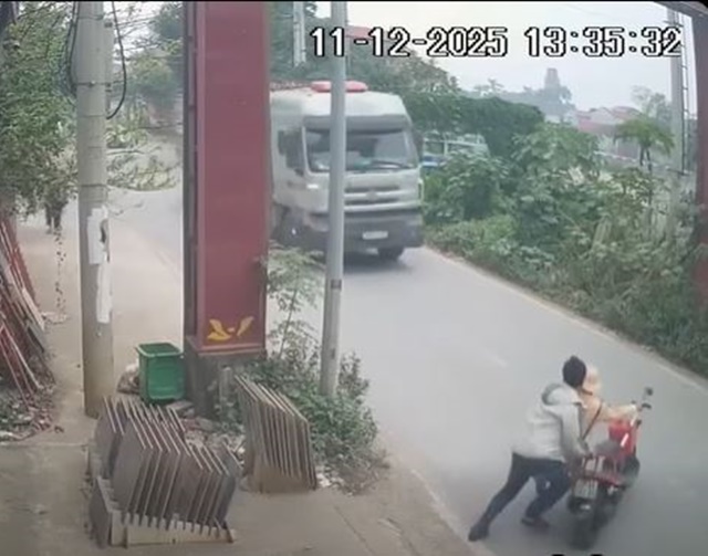 Xác định danh tính và nguyên nhân người đàn ông đẩy Đại úy CSGT vào đầu xe tải đang lao tới