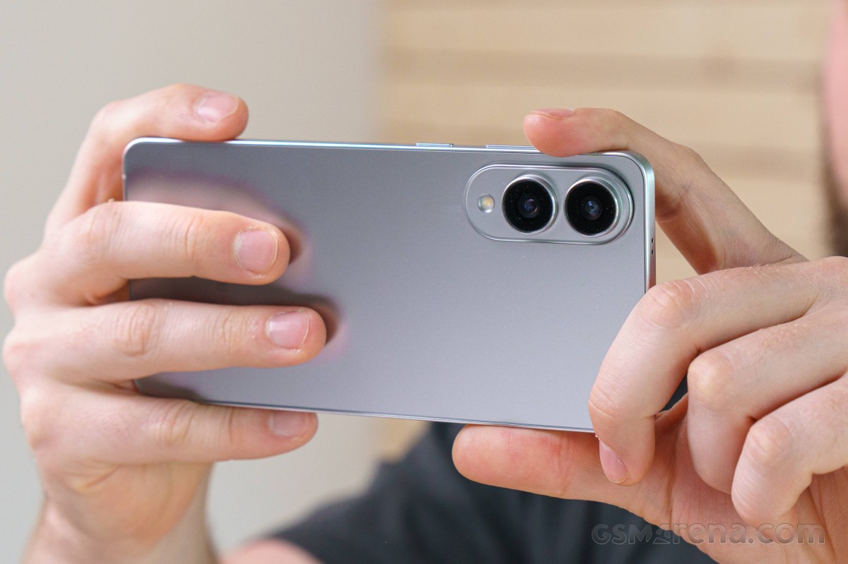 Đây là chiếc điện thoại Samsung mỏng nhẹ đáng cân nhắc nhất hiện nay, rẻ hơn iPhone Air gần chục triệu