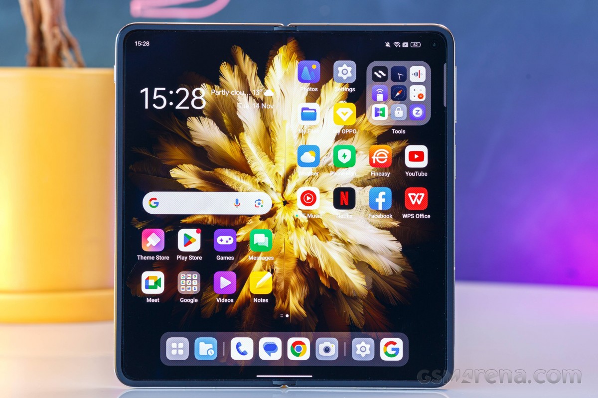Đây là chiếc điện thoại gập màn lớn giá rẻ đáng mua nhất tháng 12, rẻ hơn Galaxy Z Fold7 gần 20 triệu đồng