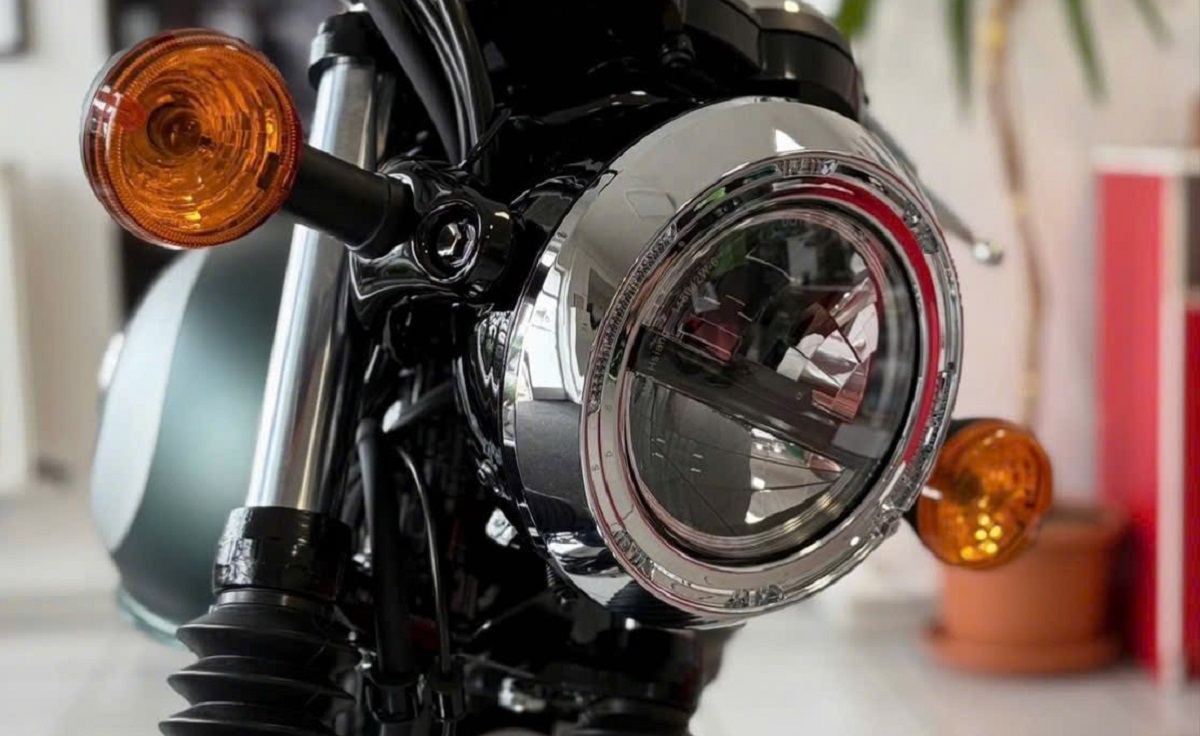 ‘Huyền thoại côn tay’ mới của Nhật chính thức về đại lý Việt: Đẹp lấn át Honda Winner R, giá hấp dẫn