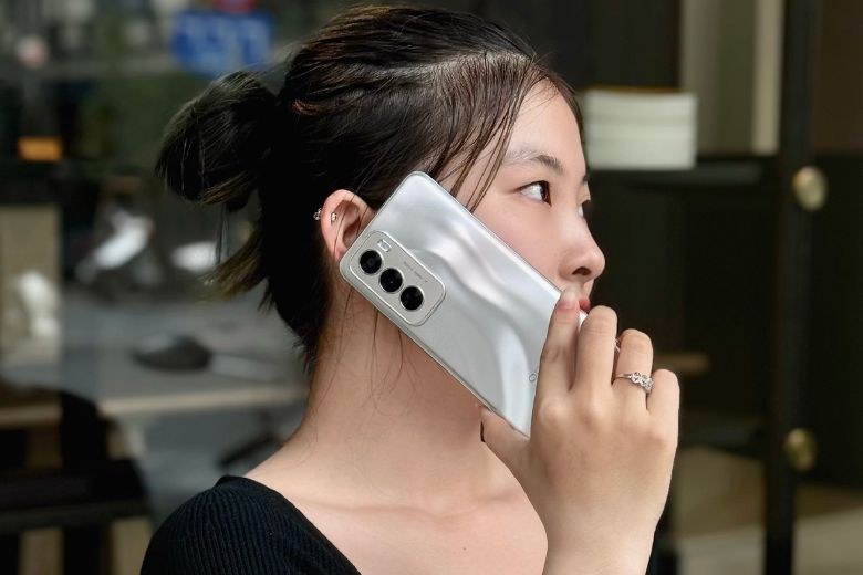 Đây là chiếc điện thoại OPPO giá hơn 8 triệu đáng mua nhất hiện nay, trang bị xịn ngang tầm Galaxy S25